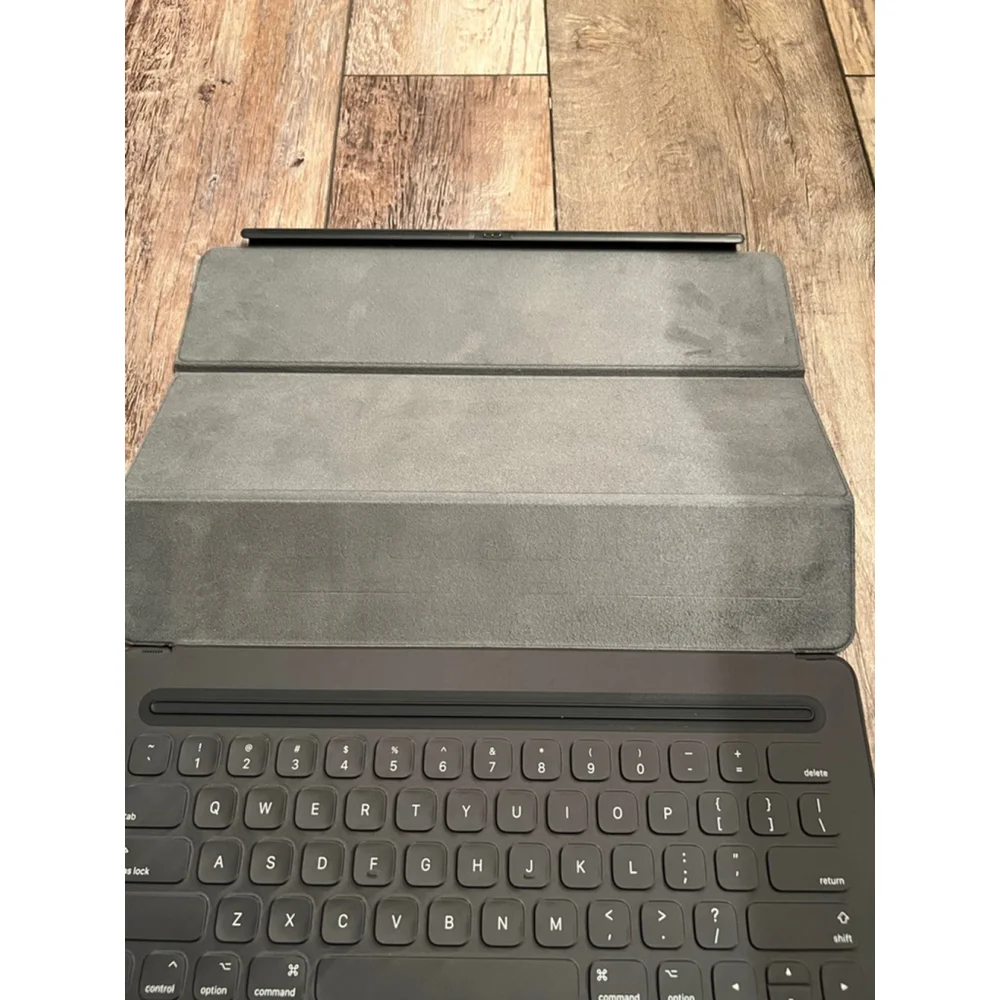 NEW Apple iPad Pro Smart Keyboard One Size Gray